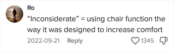 Plane Passenger Gets Tired Of Neighbors Invading Her Privacy By Reclining Their Seats, Starts Swiveling Air-Con Vents Right On Their Face