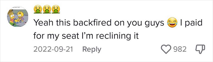 Plane Passenger Gets Tired Of Neighbors Invading Her Privacy By Reclining Their Seats, Starts Swiveling Air-Con Vents Right On Their Face