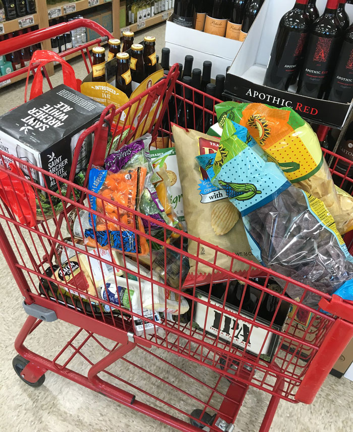 Father Tosses Out All Of 26 Y.O. Daughter&rsquo;s Food That He Decides To Be &ldquo;Unsuitable&rdquo; Bringing Her To Tears, So She Asks Him To Leave