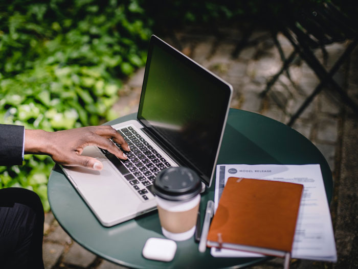 Guy Shares A Story About Taking Advantage Of Management's Ineptitude Regarding His New Contract Guy Shares A Story About Taking Advantage Of Management's Ineptitude Regarding His New Contract