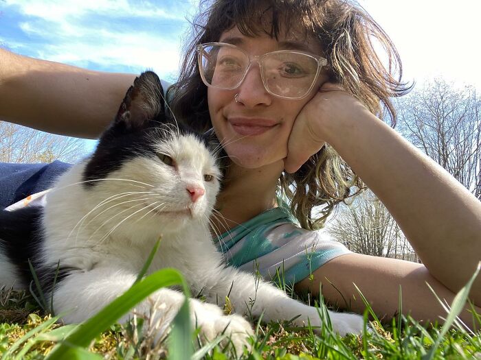 A Friendship That Lasted For Almost A Decade Resulted In This Senior Feral Cat Becoming An Indoor Pet A Friendship That Lasted For Almost A Decade Resulted In This Senior Feral Cat Becoming An Indoor Pet