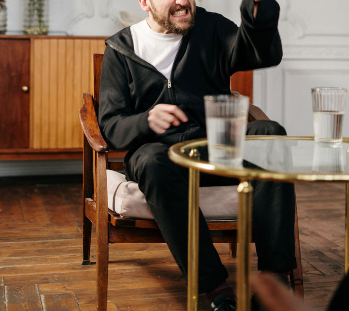 30 Warning Signs That Indicate Someone Is A Terrible Person, As Shared By Folks Online