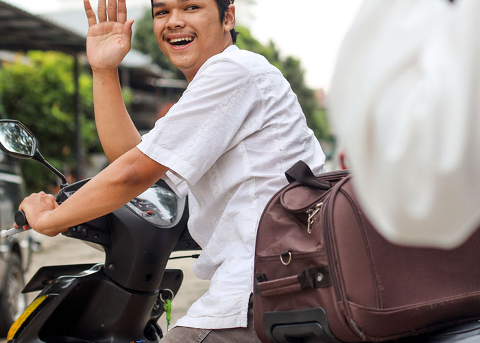 “Haven’t Spoken To My ‘Parents’ In Over 10 Years”: 30 People Reveal Their Thoughts On Parents Kicking Their Kids Out At 18