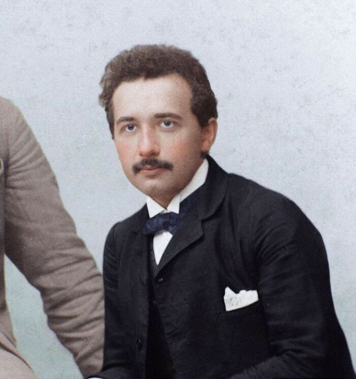 Albert Einstein posa para una fotografía en Zúrich (Suiza) a la edad de 24 años en 1903