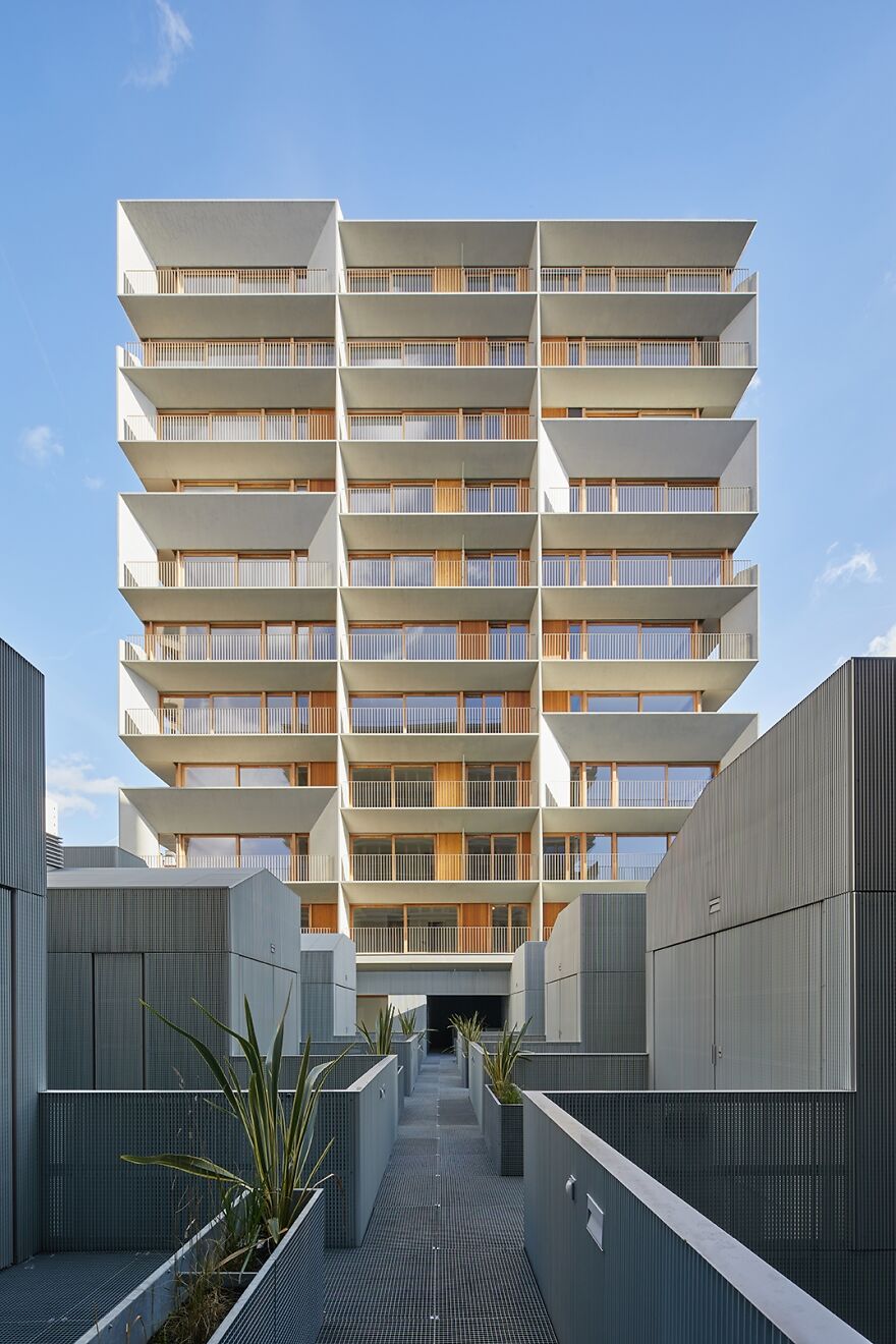 105 Social Dwellings + 18 Sohos (Winner, French Firm)