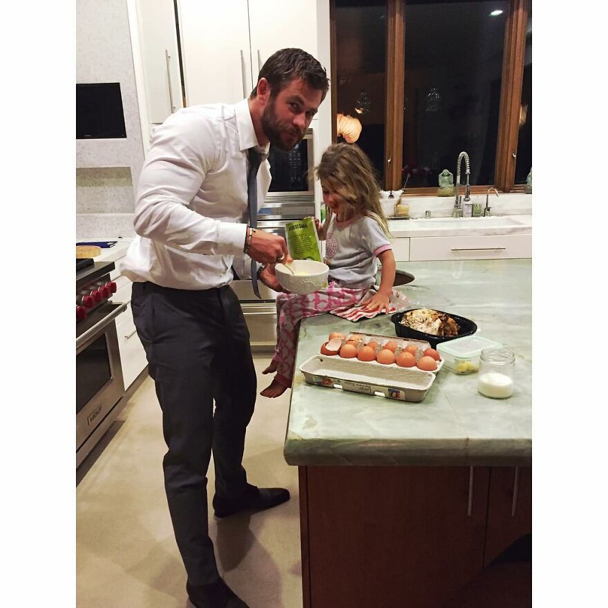 Study Reveals That Fathers Are Happier Than Mothers (25 Pics Of Celebrity Parents)