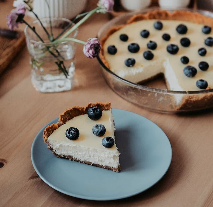 Man Wonders If He&rsquo;s A Jerk For Offering Roommate And His GF Home-Cooked Food