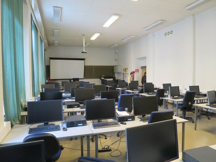 Somebody Asked “What Is Just Not The ‘Flex’ That People Think It Is?” And 30 People Delivered