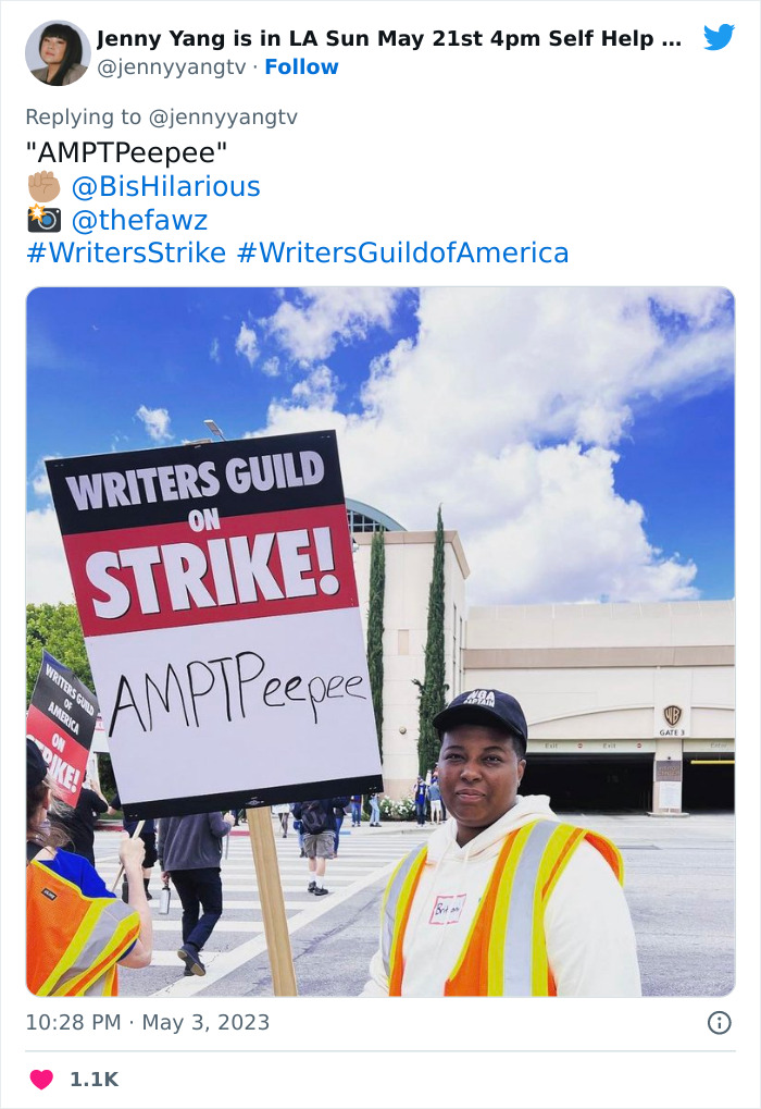 Funny-Writers-Strike-Signs-Twitter