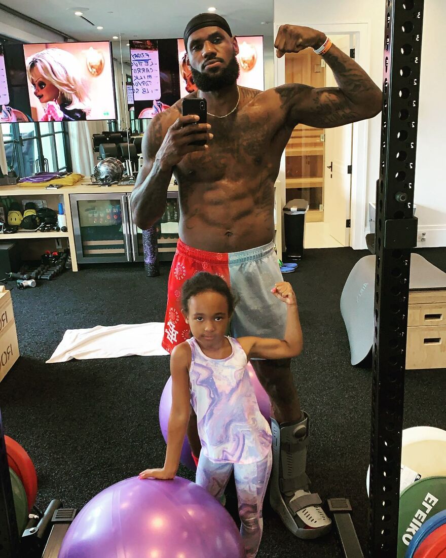 Study Reveals That Fathers Are Happier Than Mothers (25 Pics Of Celebrity Parents)