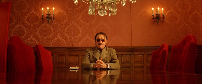 Royal Tenenbaums wearing brown jacket 