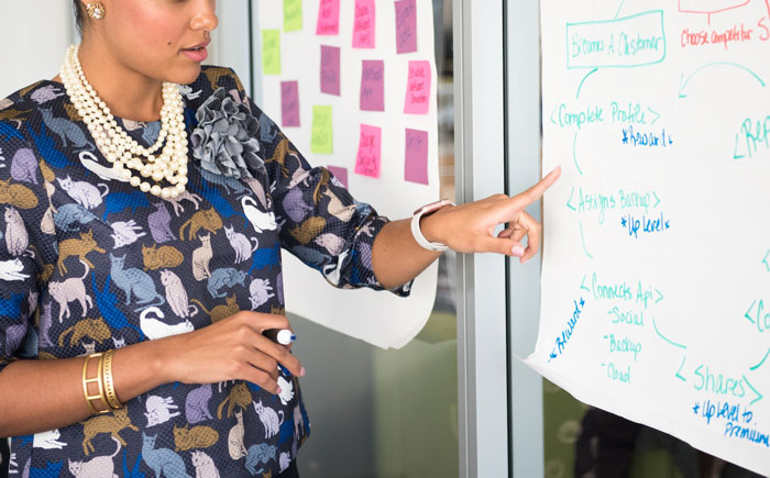 Woman Annoyed With Guy In Class Asking Irrelevant Questions About Her Presentations Shuts Him Down, Is Expected To Apologize