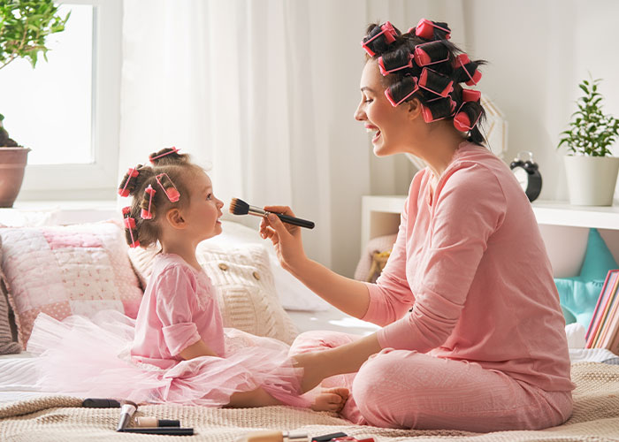 Woman Refuses To Cut Her Hair Short Just Because Her Niece Is Jealous Of It Woman Refuses To Cut Her Hair Short Just Because Her Niece Is Jealous Of It
