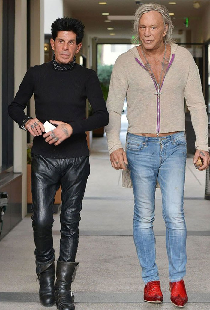 Esta foto de Mickey Rourke se ve como si se estuviesen preparando para hacer una película de Zoolander no oficial