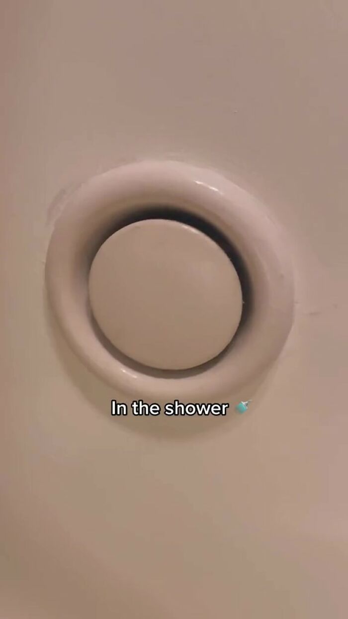 Users Are Thanking Woman For Sharing Her Safety Tips That She Follows Once She Goes To A Hotel