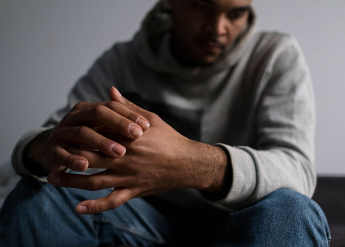 “Haven’t Spoken To My ‘Parents’ In Over 10 Years”: 30 People Reveal Their Thoughts On Parents Kicking Their Kids Out At 18