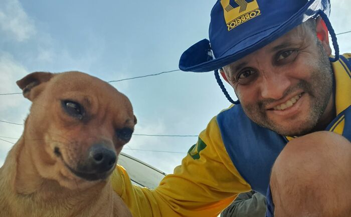 Meet The Brazilian Postman Who Conquers The Friendship Of Dogs And Cats Wherever He Goes (40 New Pics)
