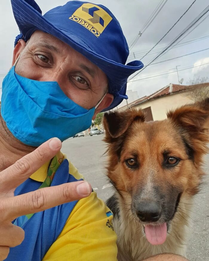 Meet The Brazilian Postman Who Conquers The Friendship Of Dogs And Cats Wherever He Goes (40 New Pics)