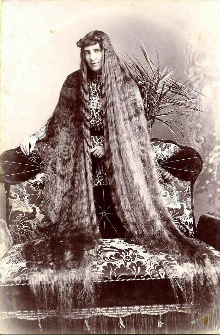 En la época victoriana, el pelo de la mujer se consideraba una parte importante de su aspecto y marcaba su estatus y feminidad