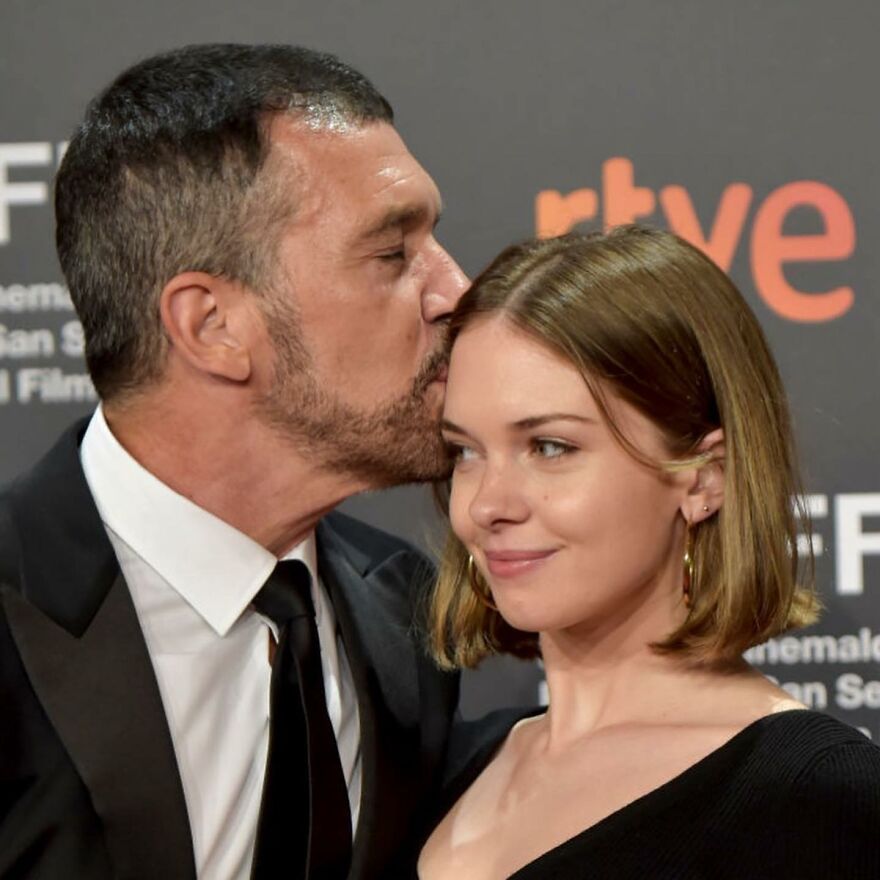 Study Reveals That Fathers Are Happier Than Mothers (25 Pics Of Celebrity Parents)