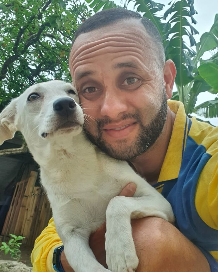 Meet The Brazilian Postman Who Conquers The Friendship Of Dogs And Cats Wherever He Goes (40 New Pics)