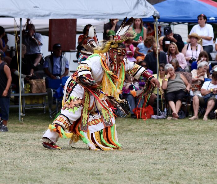 32 Pictures Of Dancers And Their Beautiful Costumes
