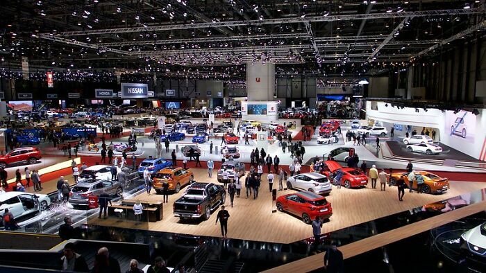 From Nannies To Lab Researchers To Car Mechanics, Folks Online Are Opening Up About Their 30 'Behind-The-Scenes' Work Secrets