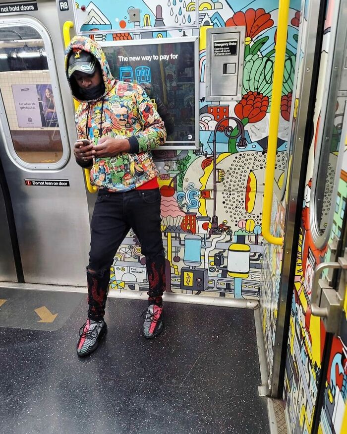 Subway-Signs-Resemble-Sitting-People