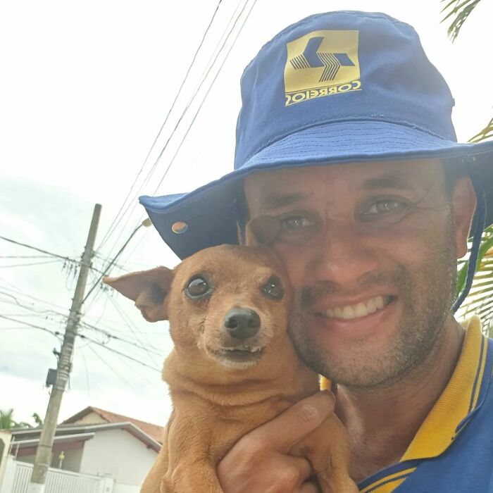 Meet The Brazilian Postman Who Conquers The Friendship Of Dogs And Cats Wherever He Goes (40 New Pics)
