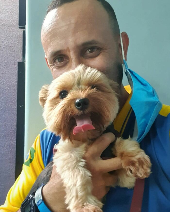 Meet The Brazilian Postman Who Conquers The Friendship Of Dogs And Cats Wherever He Goes (40 New Pics)