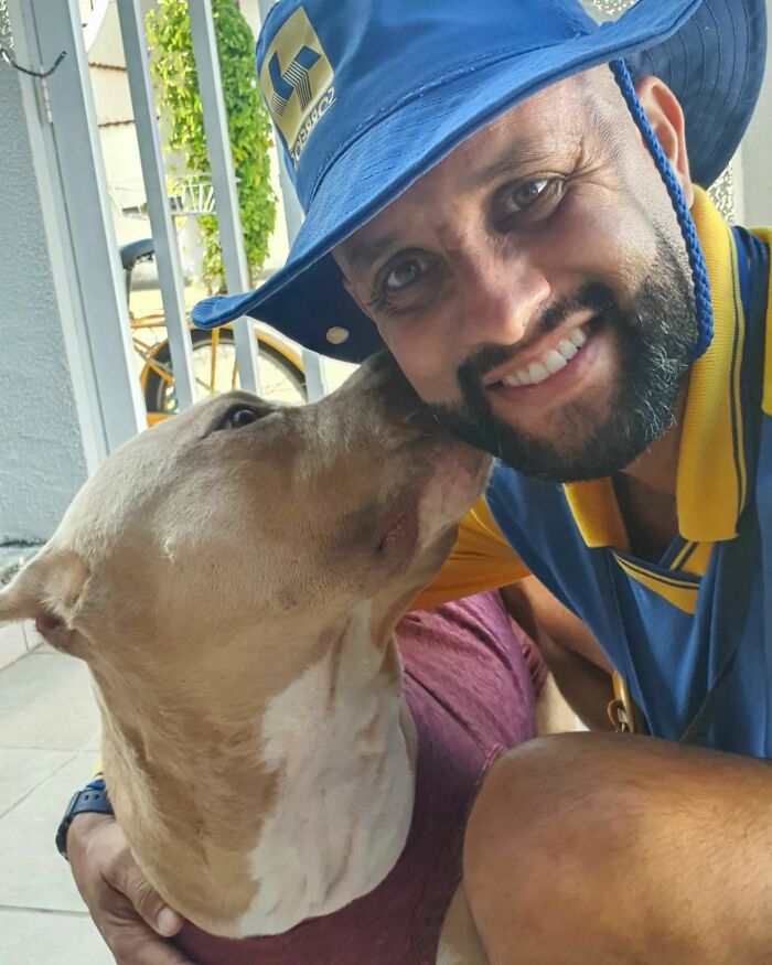 Meet The Brazilian Postman Who Conquers The Friendship Of Dogs And Cats Wherever He Goes (40 New Pics)
