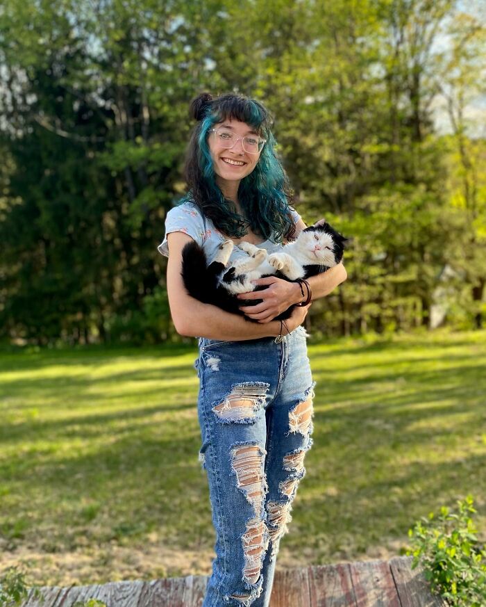 A Friendship That Lasted For Almost A Decade Resulted In This Senior Feral Cat Becoming An Indoor Pet A Friendship That Lasted For Almost A Decade Resulted In This Senior Feral Cat Becoming An Indoor Pet