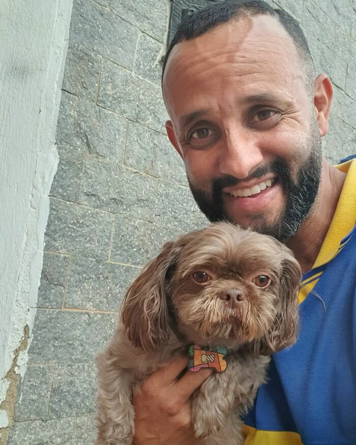 Meet The Brazilian Postman Who Conquers The Friendship Of Dogs And Cats Wherever He Goes (40 New Pics)