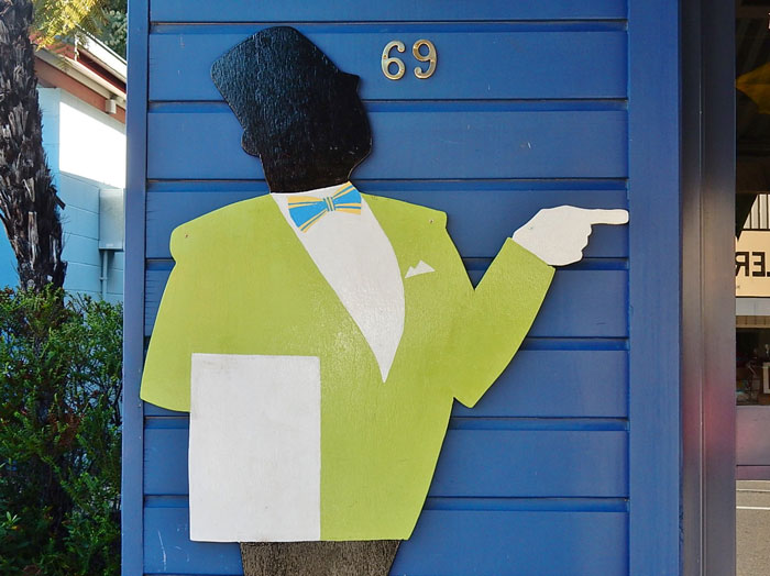 Restaurant Customer Pranks A 'Karen' Who Threatened Him With Legal Action After Mistaking Him For A Waiter Restaurant Customer Pranks A 'Karen' Who Threatened Him With Legal Action After Mistaking Him For A Waiter