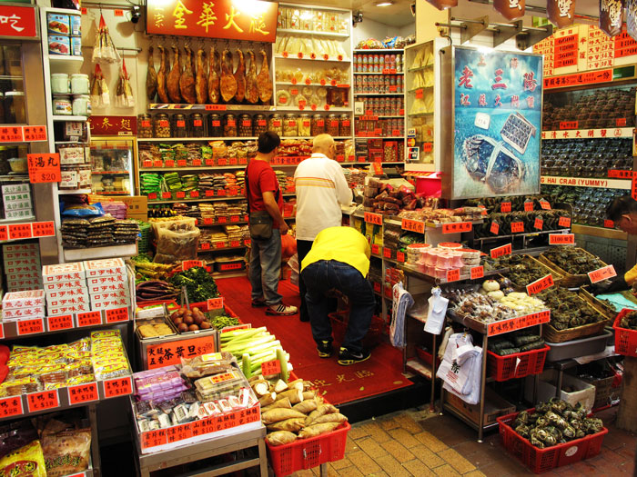 Father Tosses Out All Of 26 Y.O. Daughter&rsquo;s Food That He Decides To Be &ldquo;Unsuitable&rdquo; Bringing Her To Tears, So She Asks Him To Leave