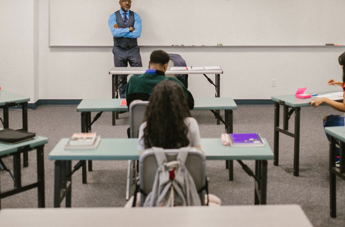 Woman Annoyed With Guy In Class Asking Irrelevant Questions About Her Presentations Shuts Him Down, Is Expected To Apologize