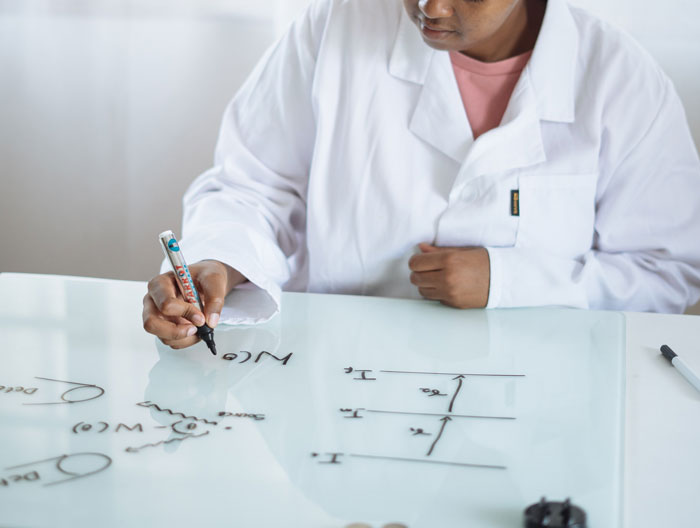 Plastic Surgeon Has Enough Of Aunt Bashing Her Profession And Idolizing Her Nurse Daughter, Viciously Mocks Both Of Them