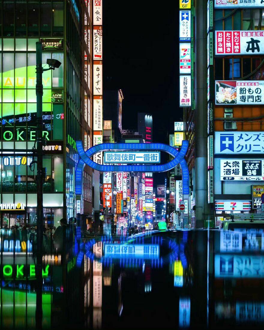 I Wandered The Night Alleys Of Tokyo Under Neon Lights, And Here's What I Captured (23 Pics)