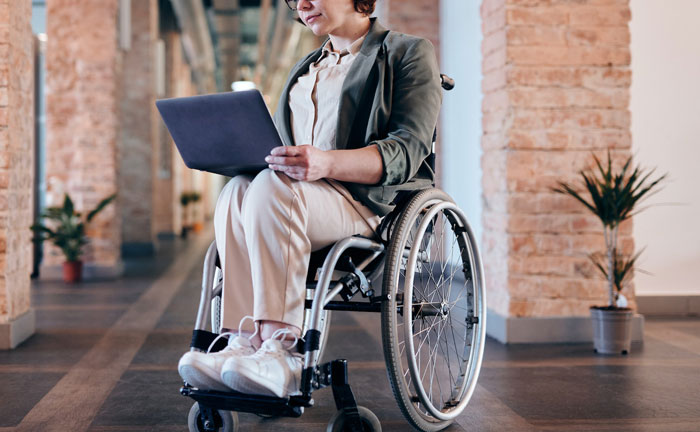 Person Who Uses A Wheelchair Full-Time Is Told To Leave It Before Hopping On A Ride, Maliciously Complies Until The Employee Understands They Screwed Up