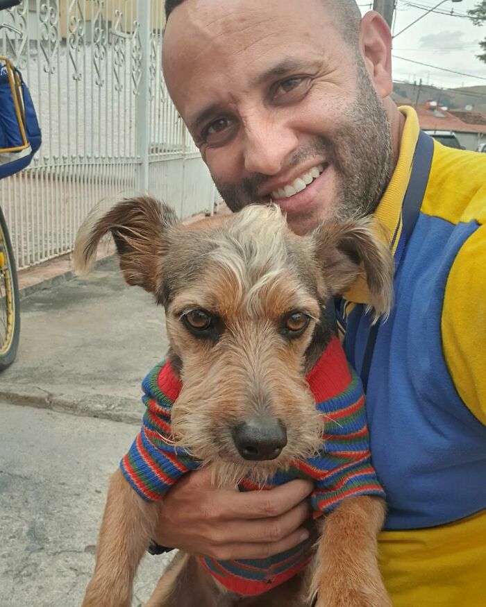 Meet The Brazilian Postman Who Conquers The Friendship Of Dogs And Cats Wherever He Goes (40 New Pics)