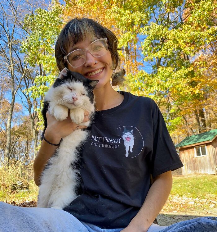 A Friendship That Lasted For Almost A Decade Resulted In This Senior Feral Cat Becoming An Indoor Pet A Friendship That Lasted For Almost A Decade Resulted In This Senior Feral Cat Becoming An Indoor Pet