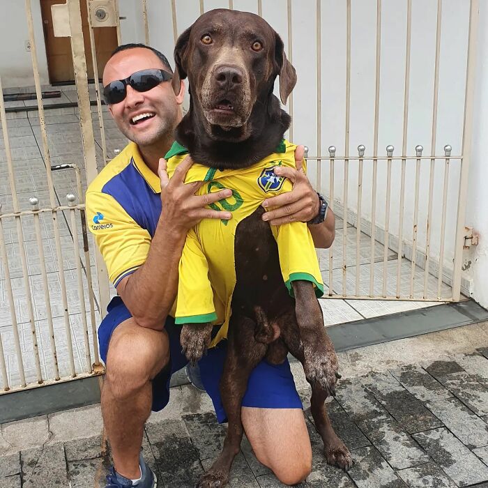 Meet The Brazilian Postman Who Conquers The Friendship Of Dogs And Cats Wherever He Goes (40 New Pics)