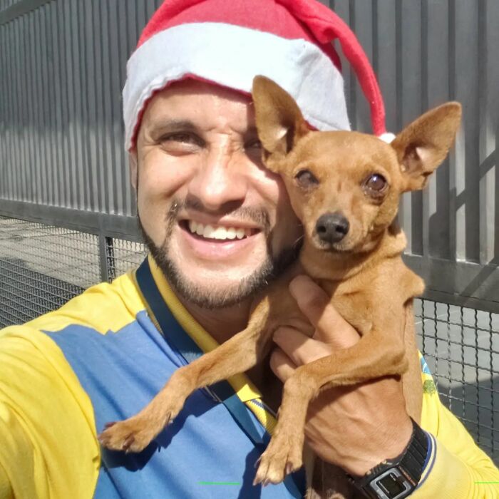 Meet The Brazilian Postman Who Conquers The Friendship Of Dogs And Cats Wherever He Goes (40 New Pics)