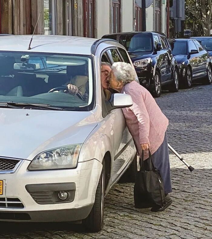 Instagram Account With Over 574 Thousand Followers Features Amusing Street Photos (30 New Pics)
