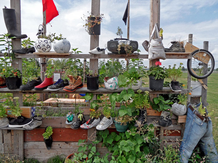 Man Develops An Unlikely Friendship With 14 Y.O. Neighbor After Spraying Him With Water For Walking Across His Lawn Daily