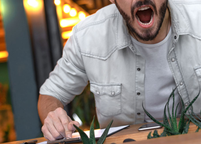 Manager Ignores His Part Of The Deal With Busboy, Regrets It When He Just Up And Leaves, Leaving The Place In Complete Pandemonium Manager Ignores His Part Of The Deal With Busboy, Regrets It When He Just Up And Leaves, Leaving The Place In Complete Pandemonium