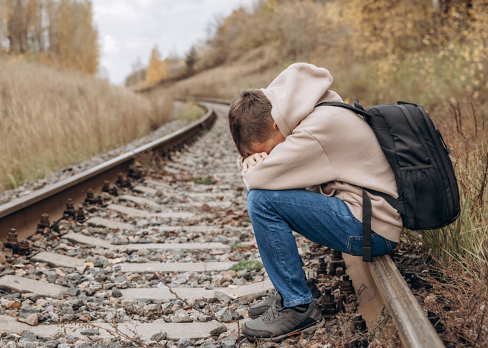 “Haven’t Spoken To My ‘Parents’ In Over 10 Years”: 30 People Reveal Their Thoughts On Parents Kicking Their Kids Out At 18