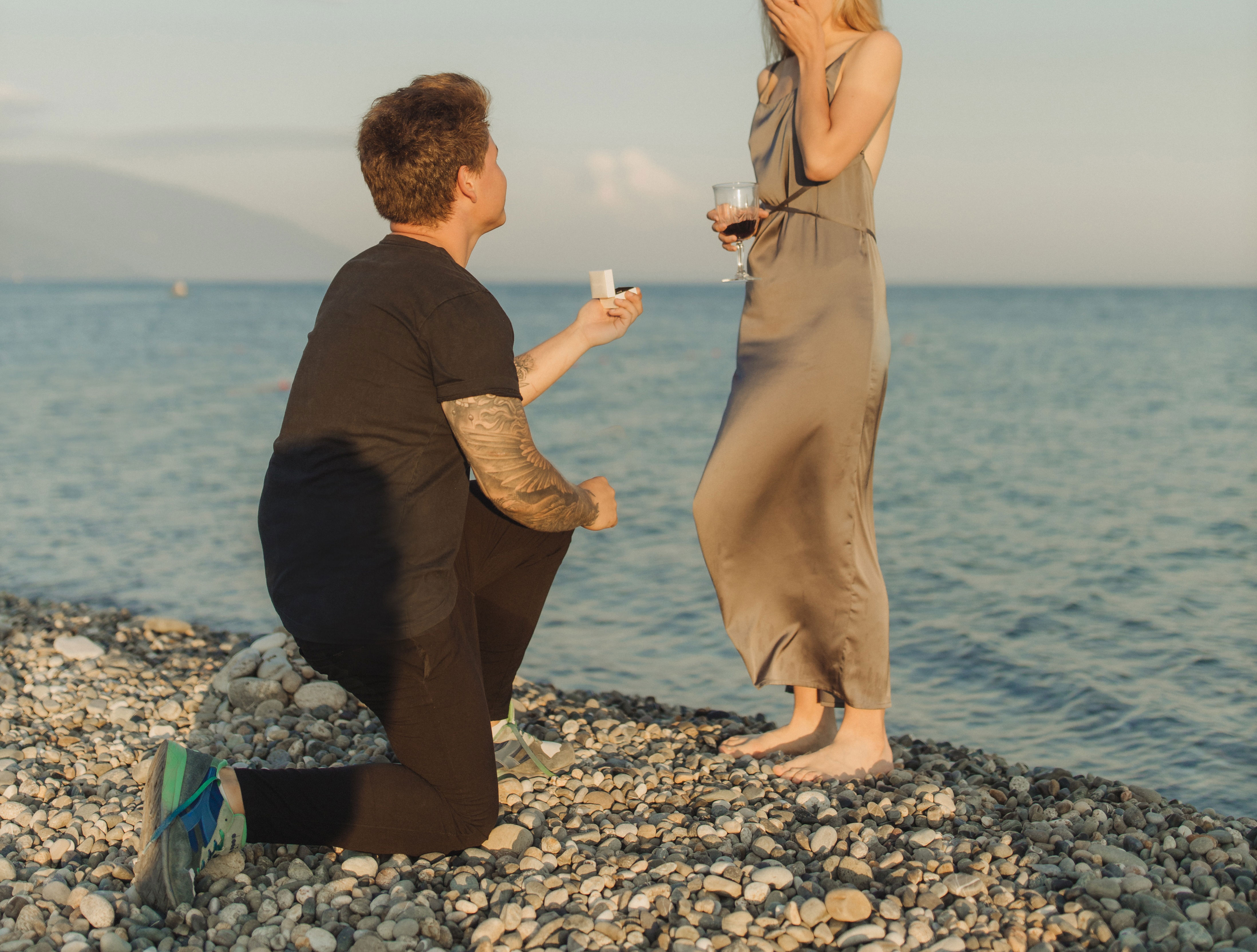 Guy Proposes To His Girlfriend With A Self-Designed Ring On A String, She Storms Off And Gives Him The Silent Treatment
