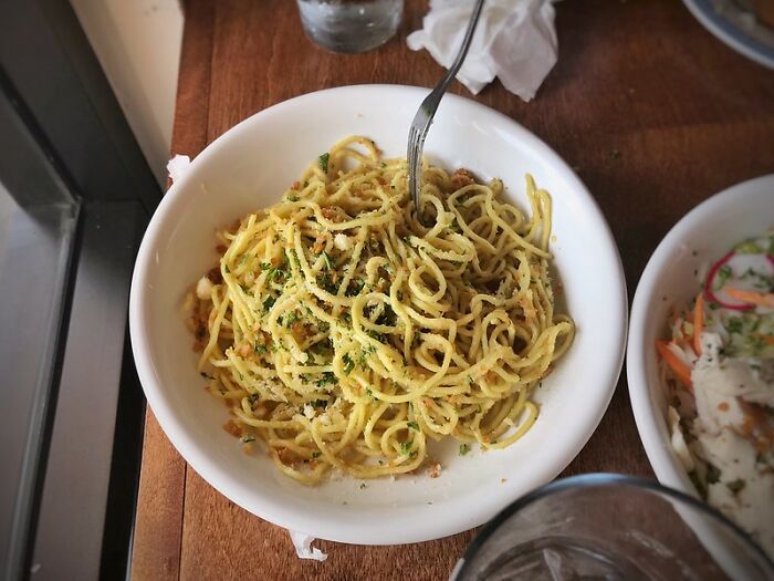 Person Asks "What Is Some ‘Poor People's Food’ That You Will Eat No Matter How Wealthy You Get?", And 30 Folks Deliver