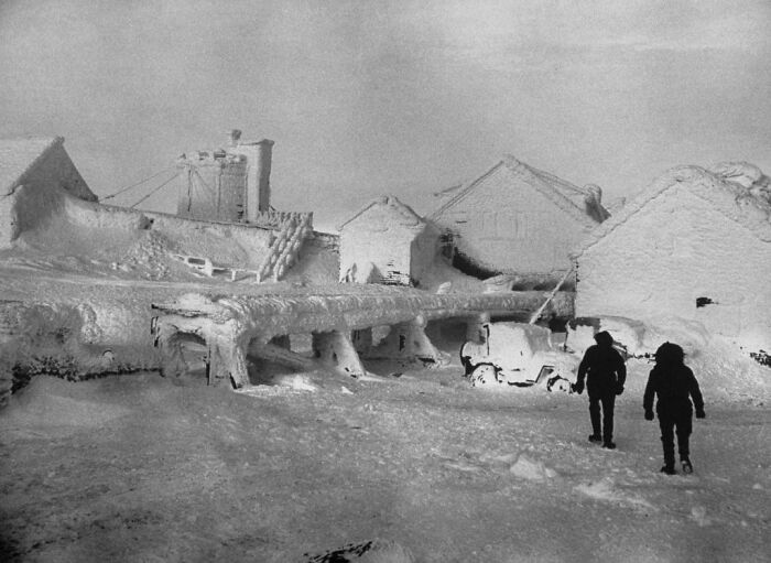 Brutal Weather Atop New Hampshire’s Mount Washington, 1953. Photo By Peter Stackpole